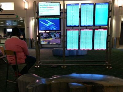 玩家「借」机场萤幕玩PS4《APEX 英雄》遭制止，还礼貌问「能打完这场吗」✈