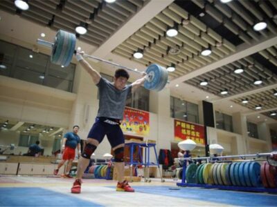 东京奥运会；提升实力、解决问题，中国男举冬训迎难而上